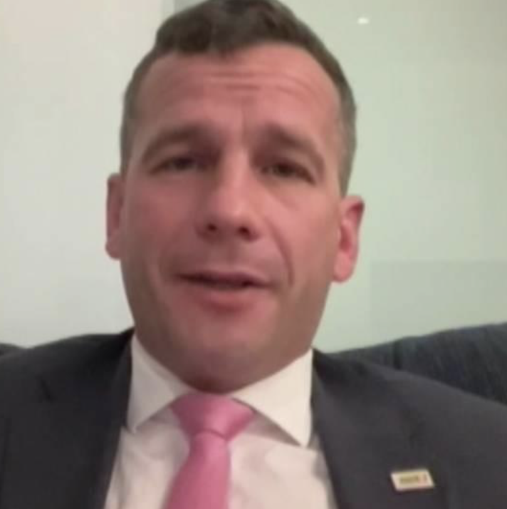 One man coalition of chaos