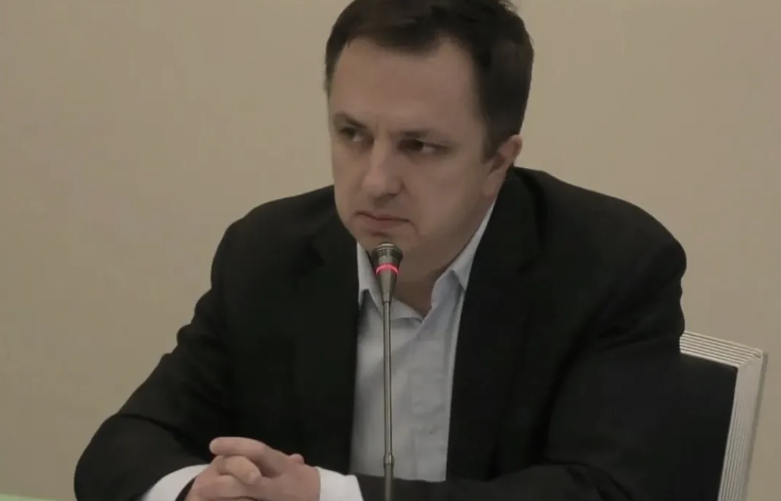 Let Aaron Smale take his rightful seat, you dismal dismal people